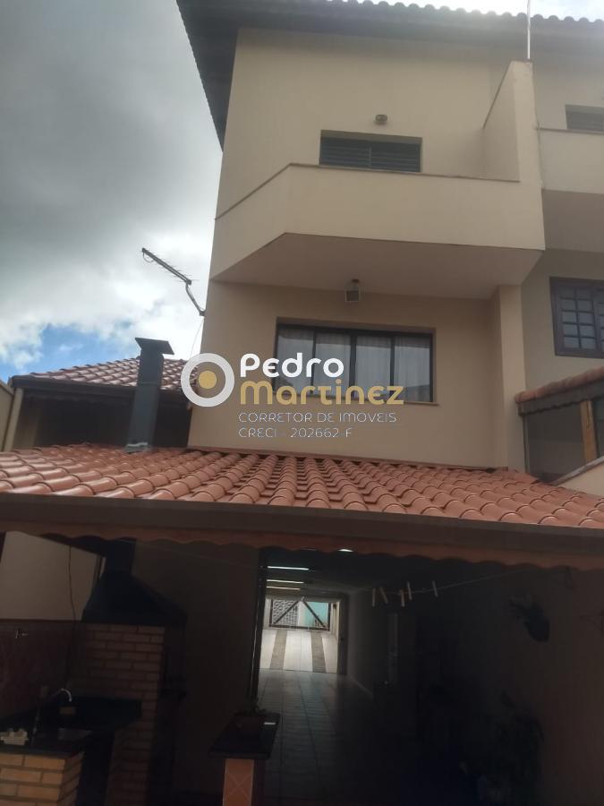 Sobrado à venda com 4 quartos, 306m² - Foto 1