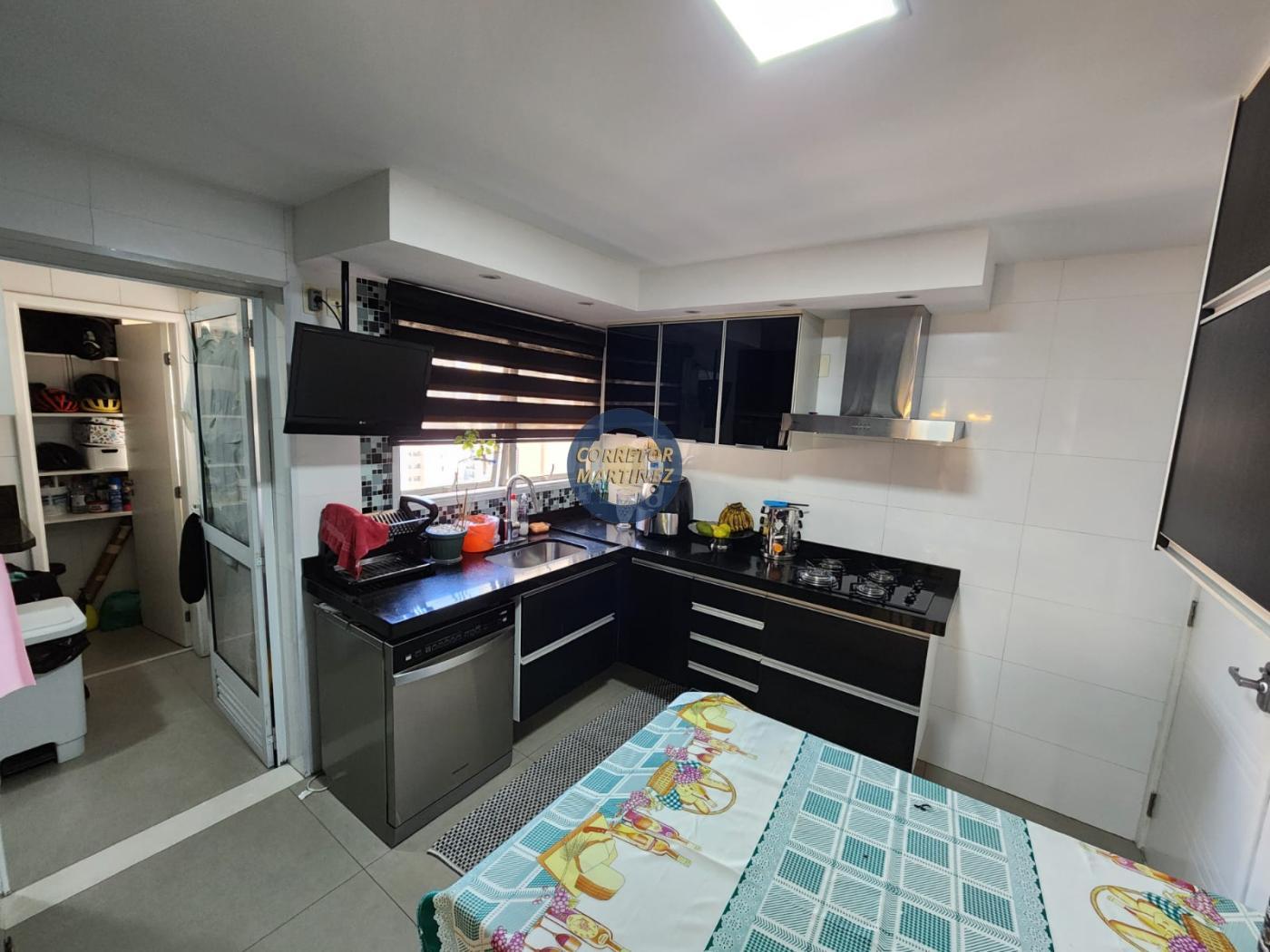 Apartamento à venda com 3 quartos, 134m² - Foto 2